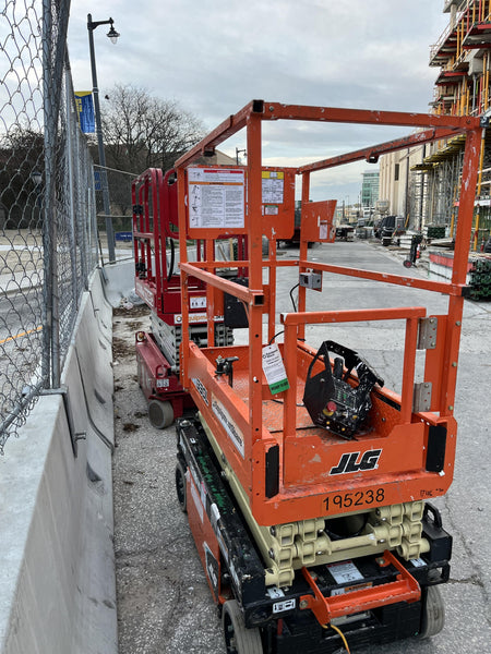 2021 JLG ES1330L