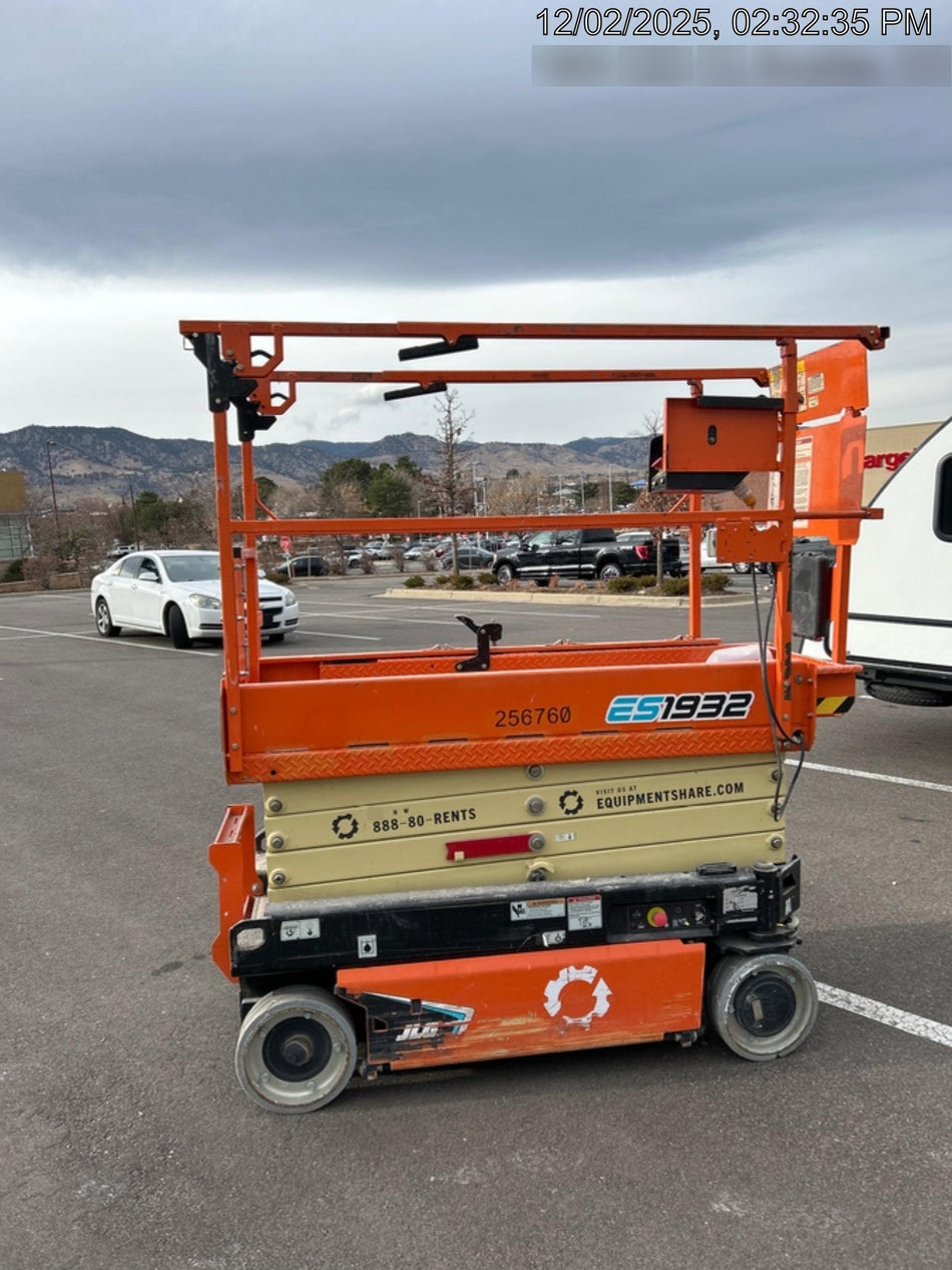 2022 JLG ES1932