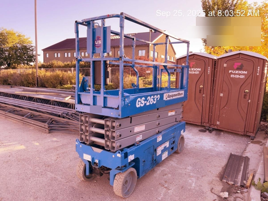 2019 Genie GS-2632 Folding rails with half height swing gate