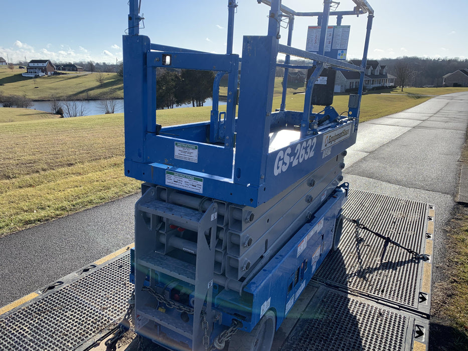 2020 Genie GS-2632 Solid NM Tires, Folding Rails with Half-Height Swing Gate, Beacon