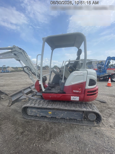 2023 TAKEUCHI TB250-2R