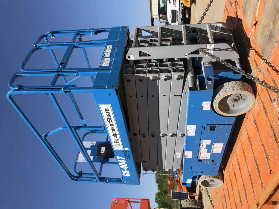 2019 Genie GS-4047 Folding rails with half height swing gate