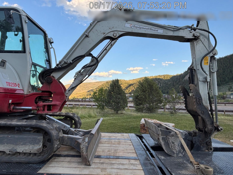 2023 TAKEUCHI TB250-2CR