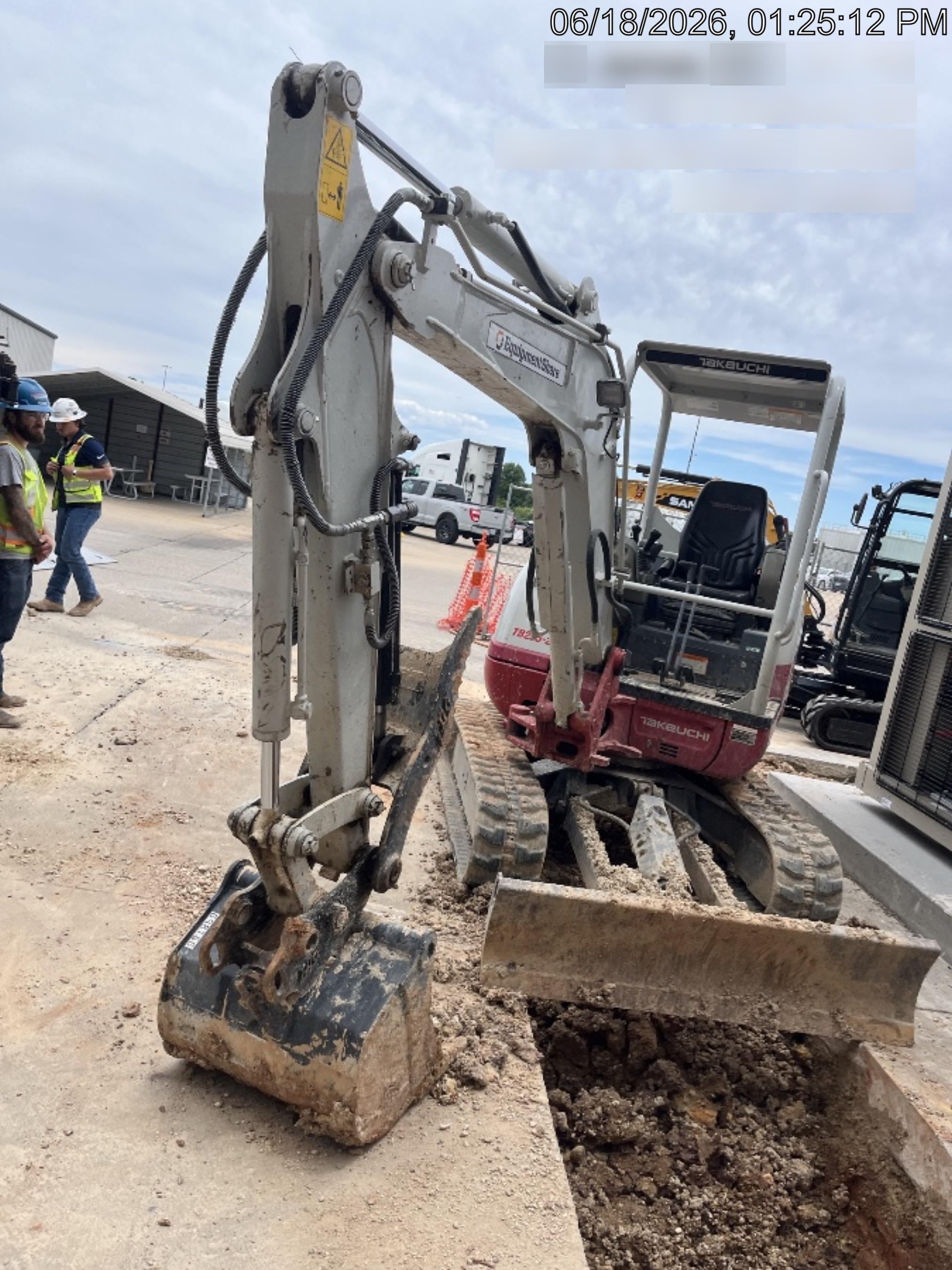 2022 TAKEUCHI TB235-2R