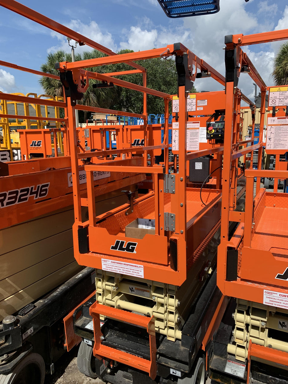 2022 JLG ES1932