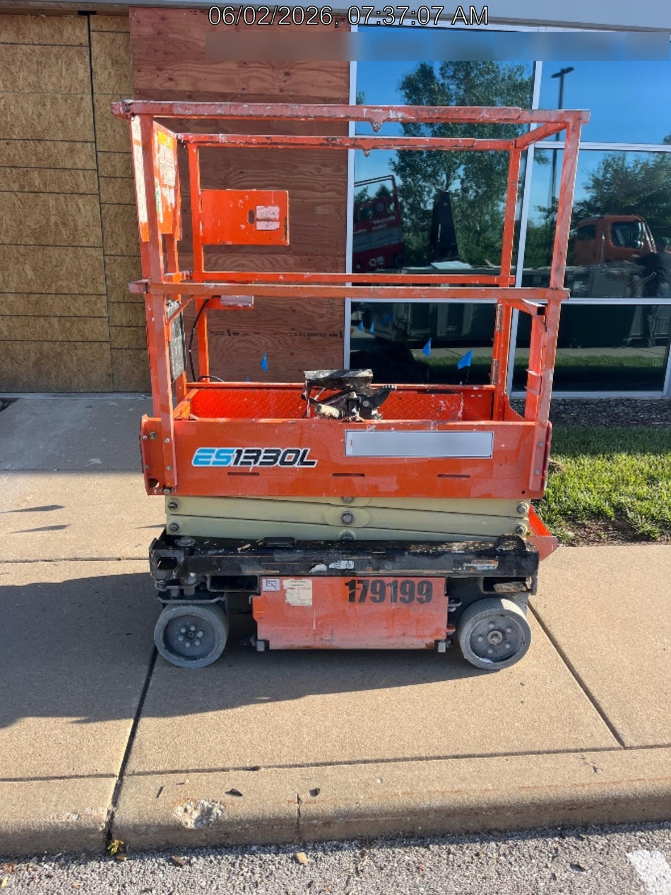2021 JLG ES1330L