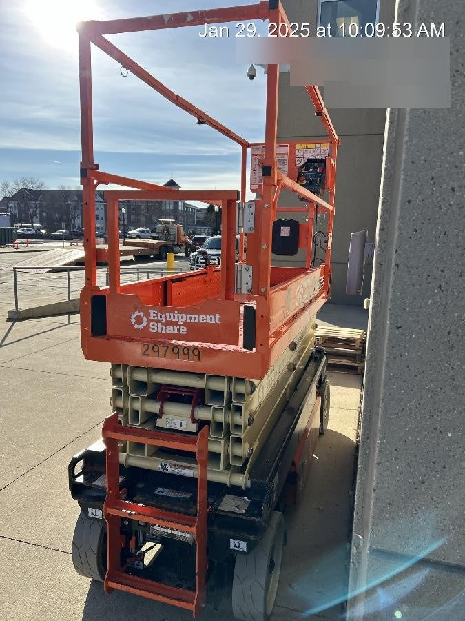 2023 JLG ES2632