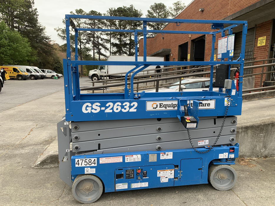 2019 Genie GS-2632 Folding rails with half height swing gate