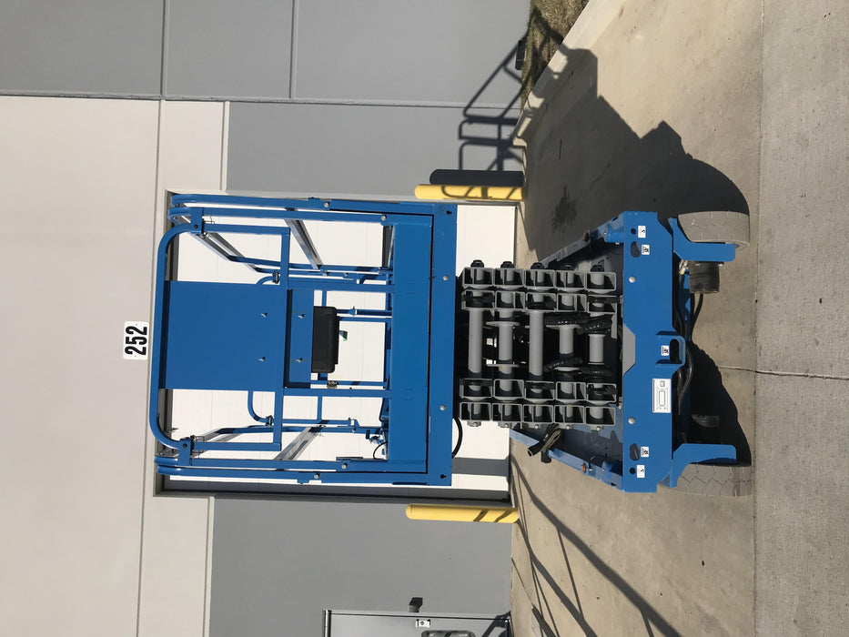 2019 Genie GS-4047 Folding rails with half height swing gate