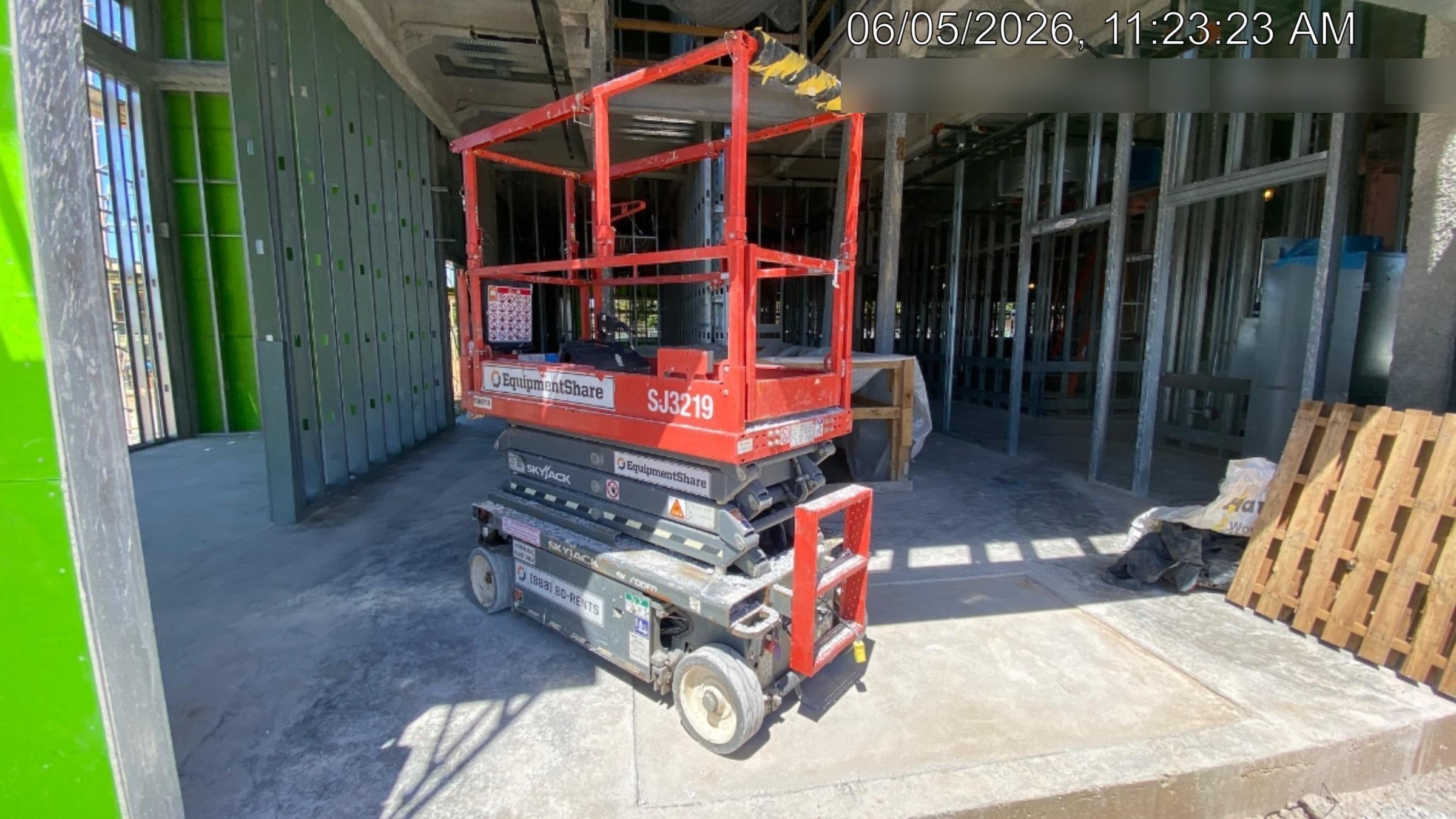 2020 Skyjack SJIII-3219 Solid NM Tires, Half height spring hinged entry gate, Dual Beacons, 800W Inverter