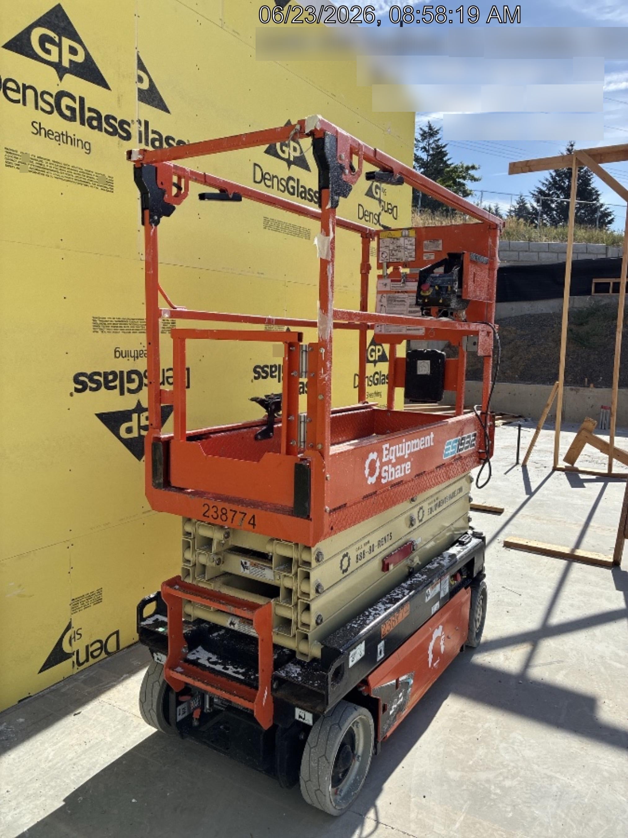 2022 JLG ES1932