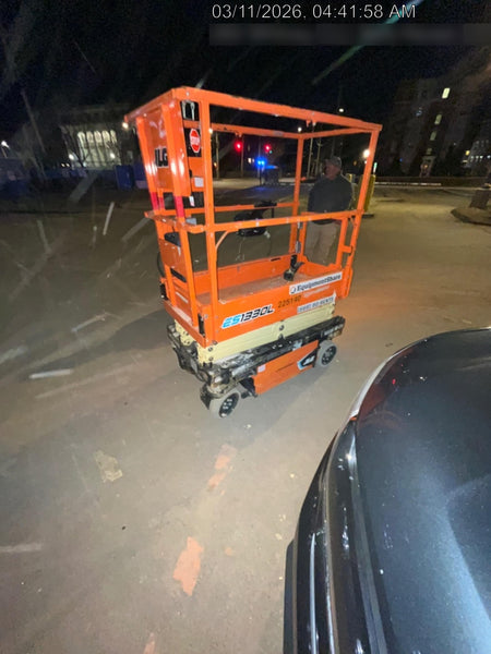 2022 JLG ES1330L