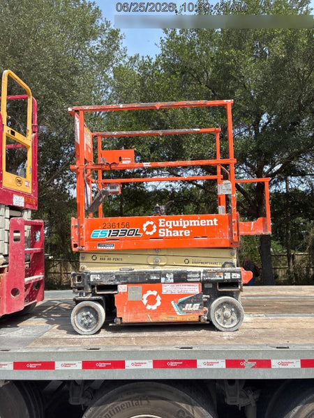 2022 JLG ES1330L