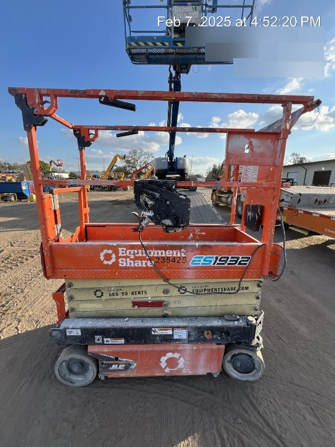 2022 JLG ES1932