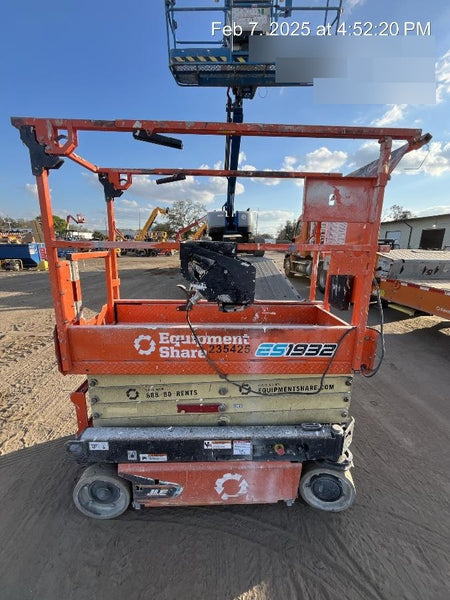 2022 JLG ES1932