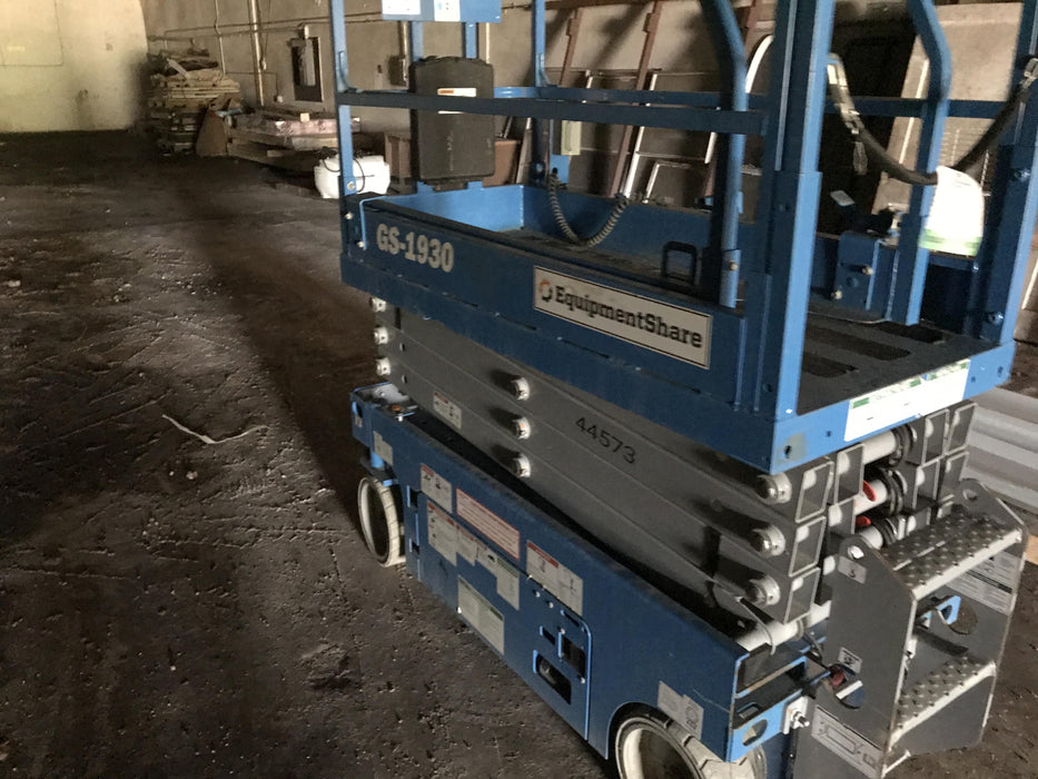 2019 Genie GS-1930 Fixed rails with chain Entry