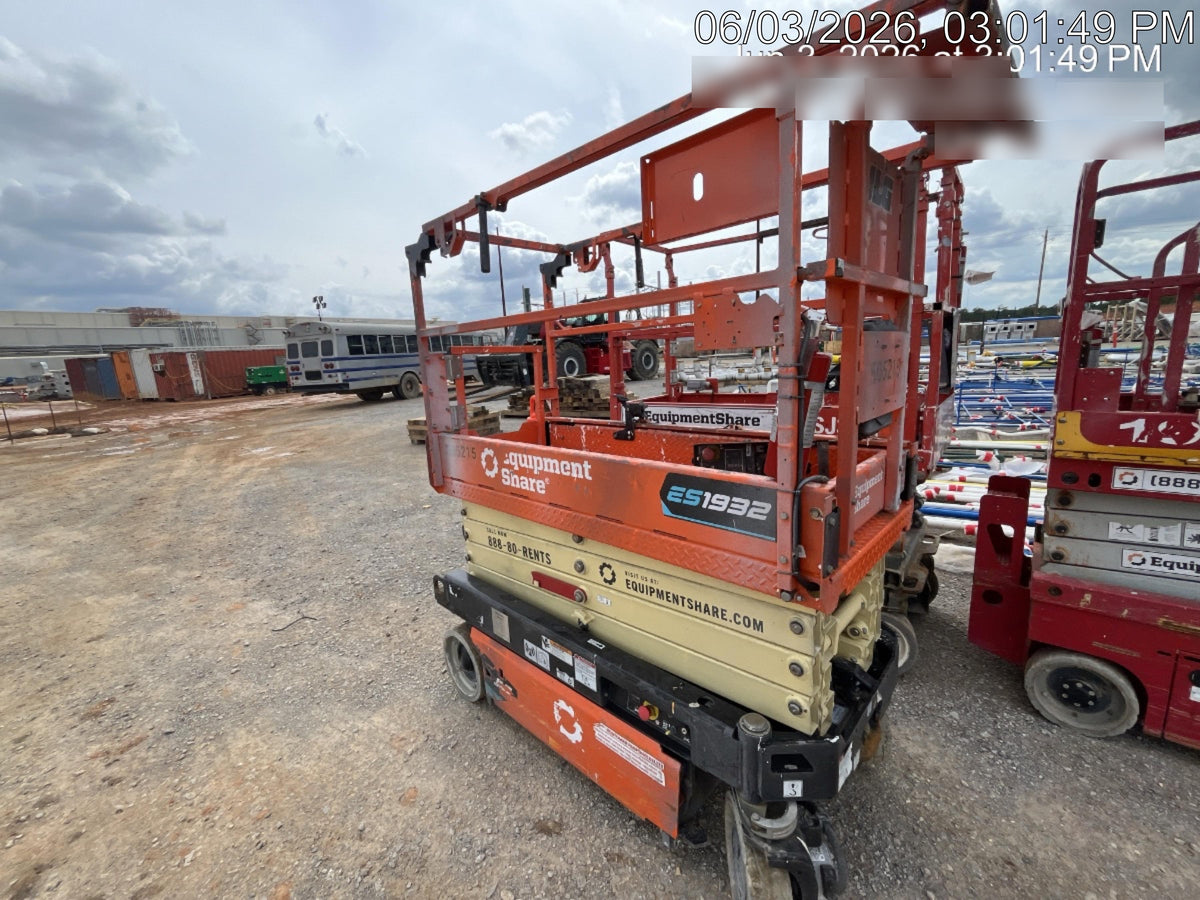 2021 JLG ES1932