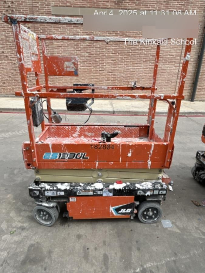 2021 JLG ES1330L