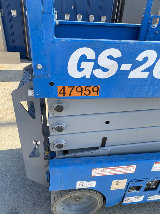 2019 Genie GS-2632 Folding rails with half height swing gate