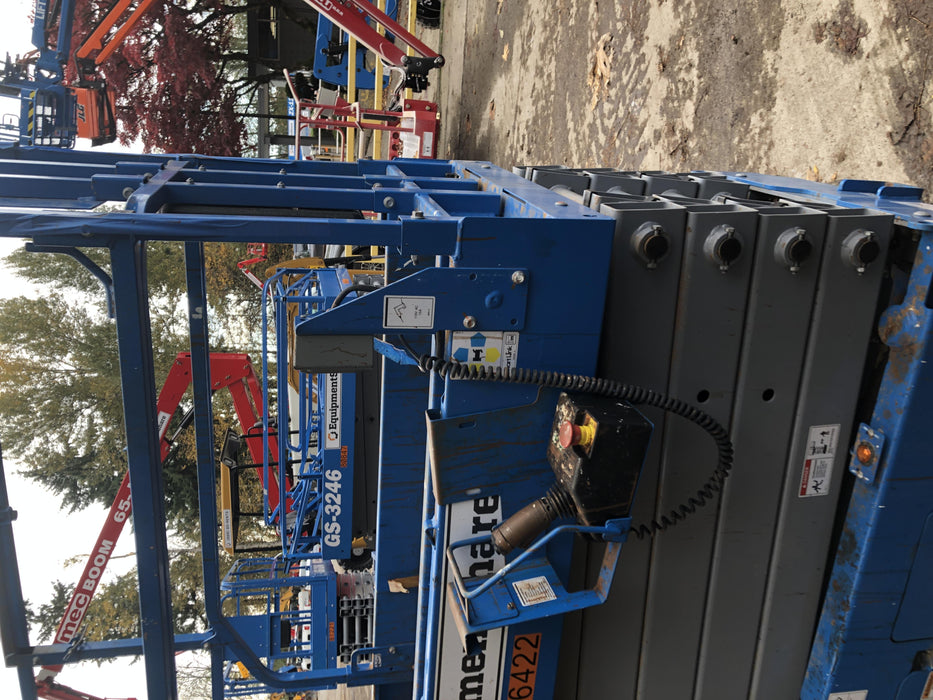 2019 Genie GS-3232 Folding rails with half height swing gate, 800 Amp Inverter