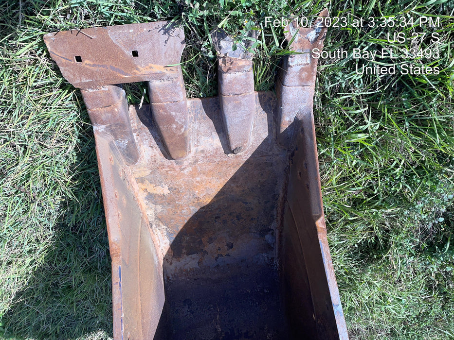 2017 CASE 36" Bucket - Case