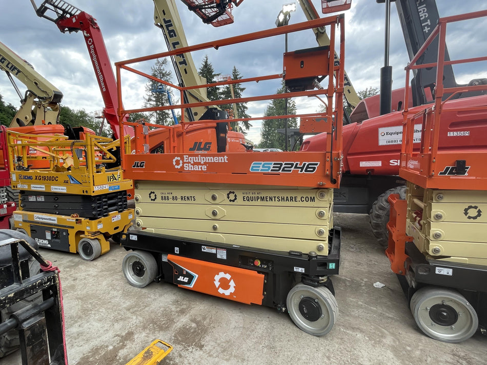 2022 JLG ES3246