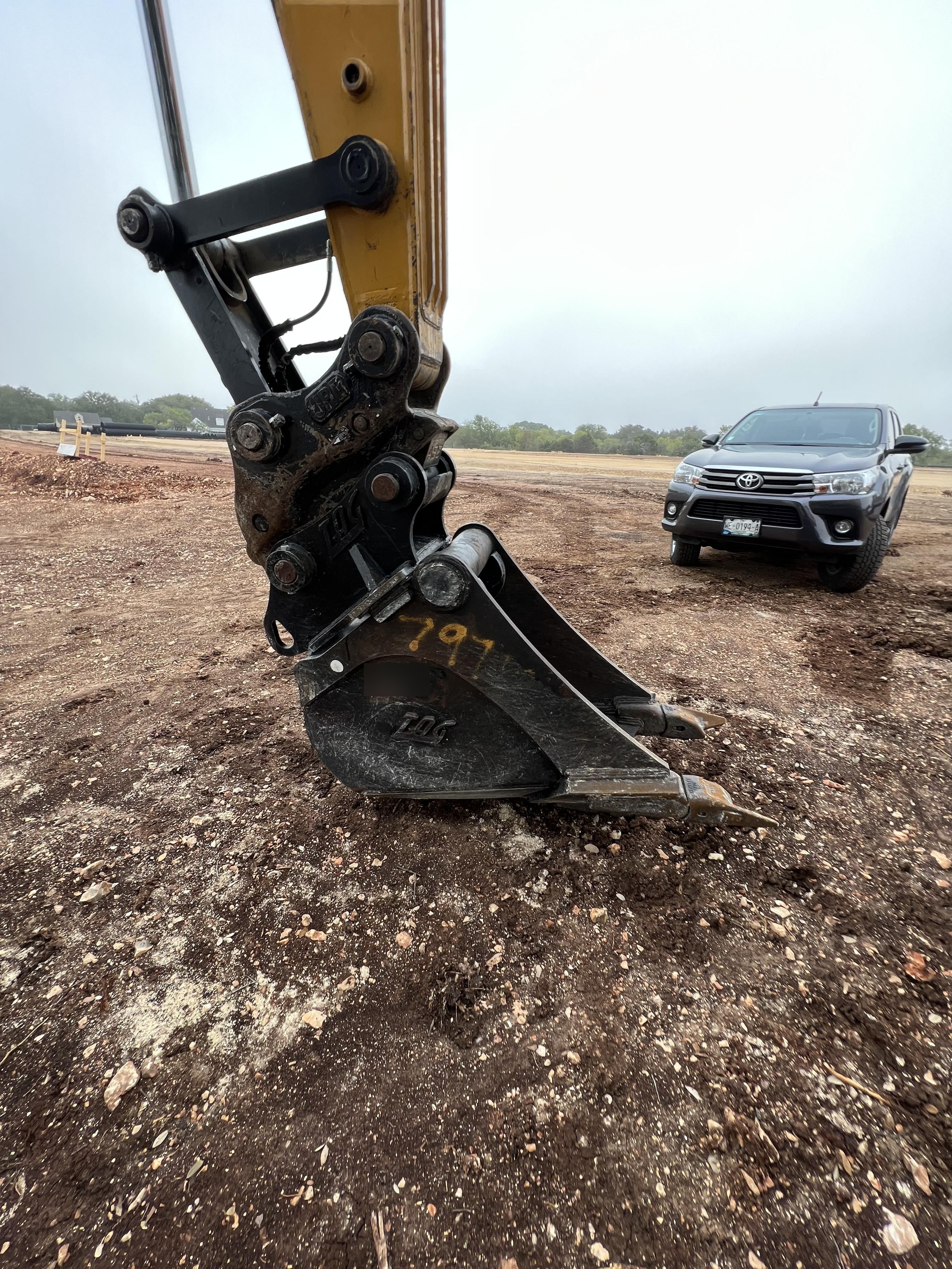 2020 TAG MANUFACTURING 24" V-Bottom Bucket
