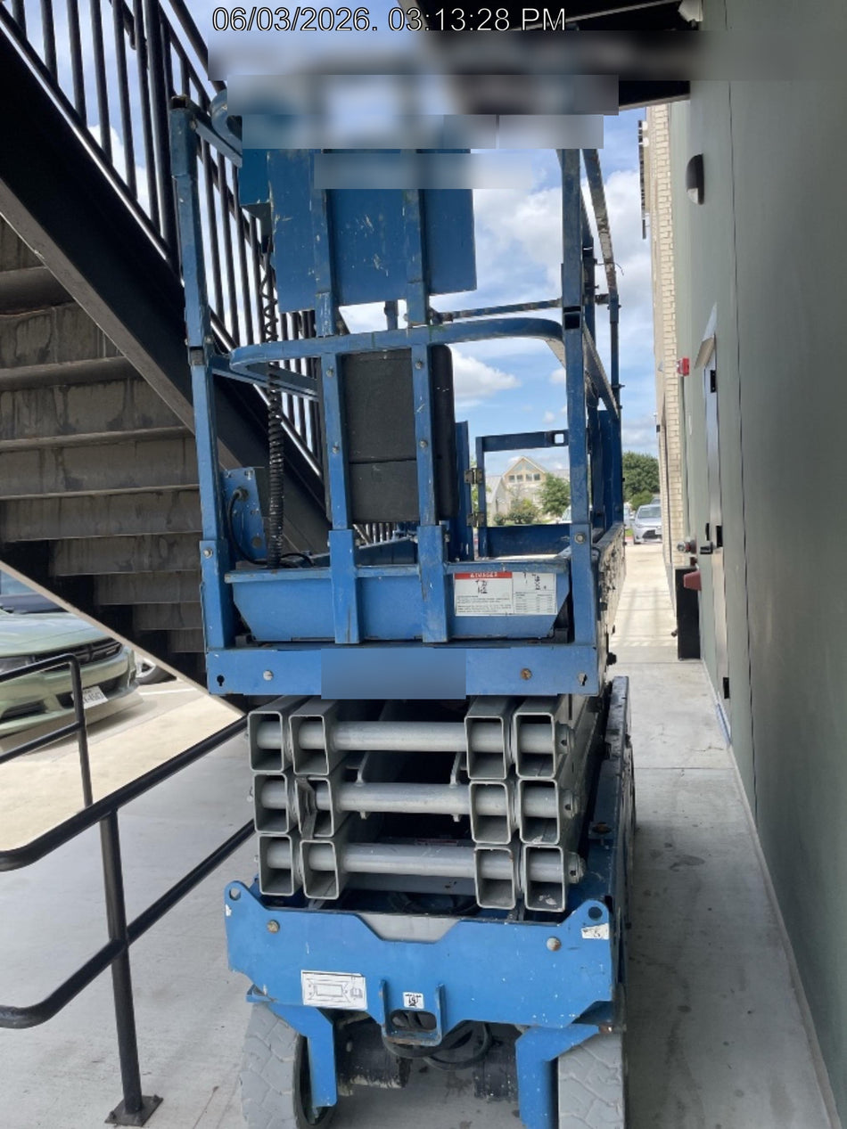 2019 Genie GS-2632 Folding rails with half height swing gate