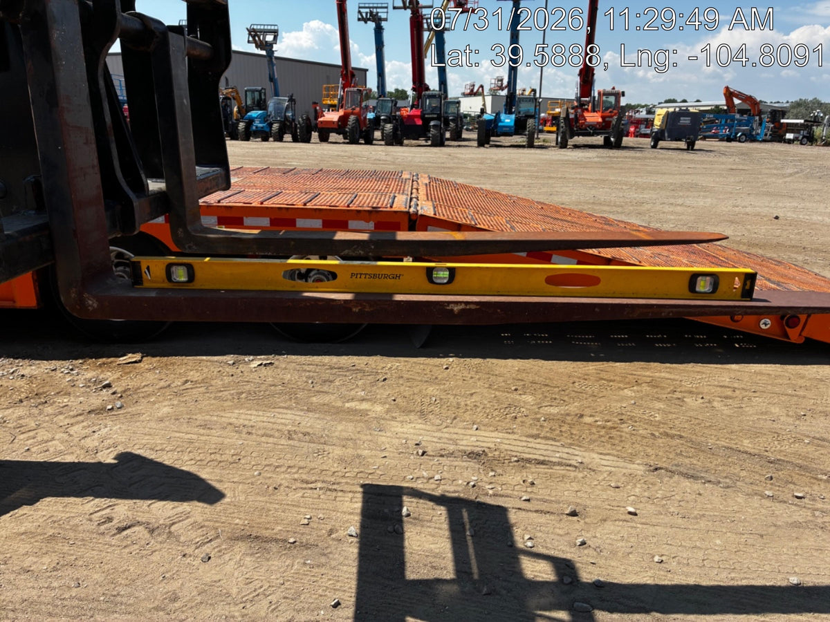 2018 Skytrak 10054 JLG Skytrak 10054, Solid Tires (shipping-Boss), CAB, Beacon and Work Light Package