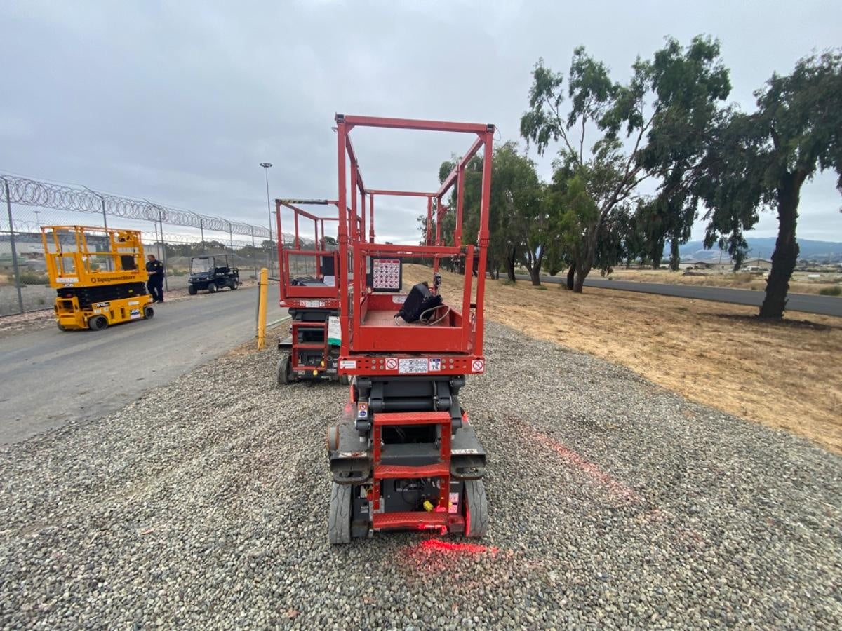 2020 Skyjack SJIII-3219 Solid NM Tires, Half height spring hinged entry gate, Dual Beacons, 800W Inverter