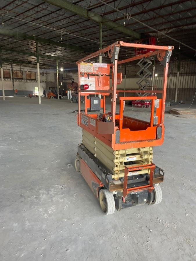 2022 JLG ES1932