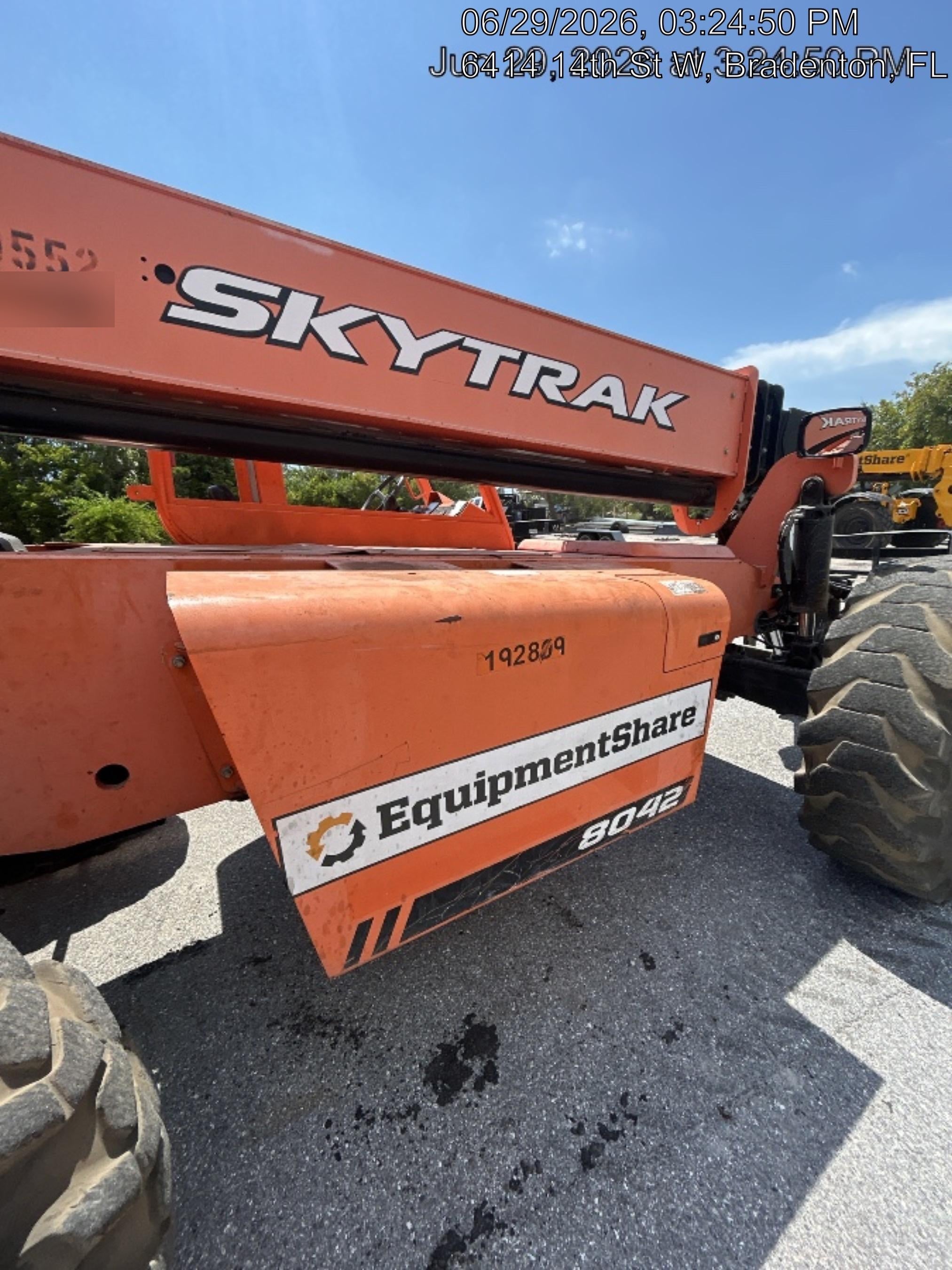 2017 SKYTRAK 8042
