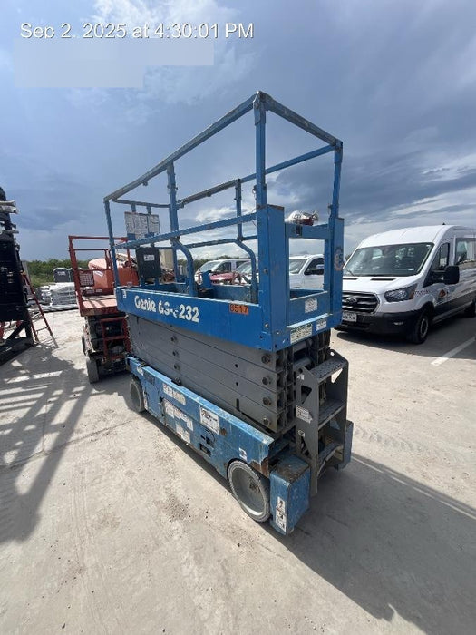 2018 Genie GS-3232 Genie GS3232 Lift w/Folding Rails and Swing Gate