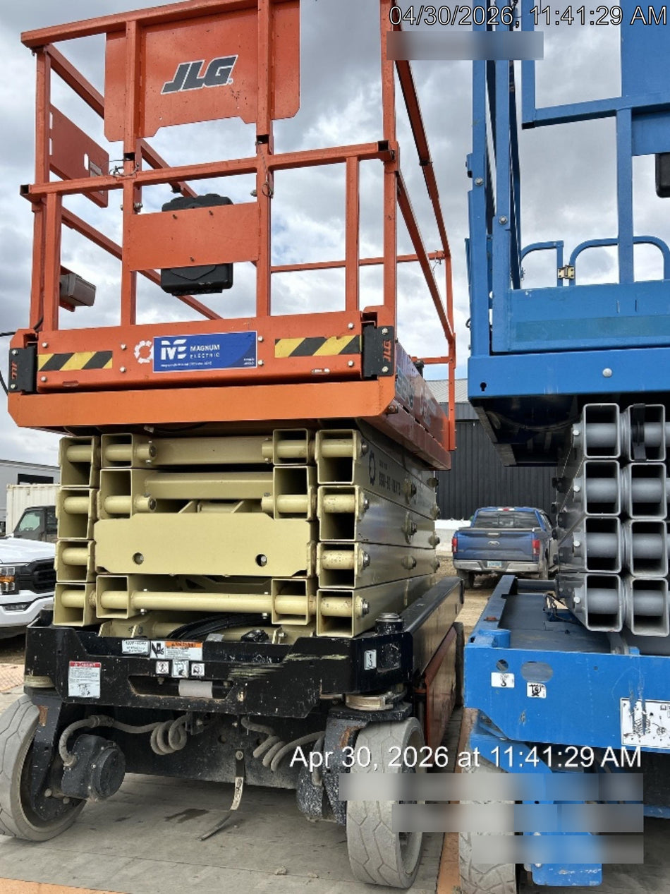 2022 JLG ES3246