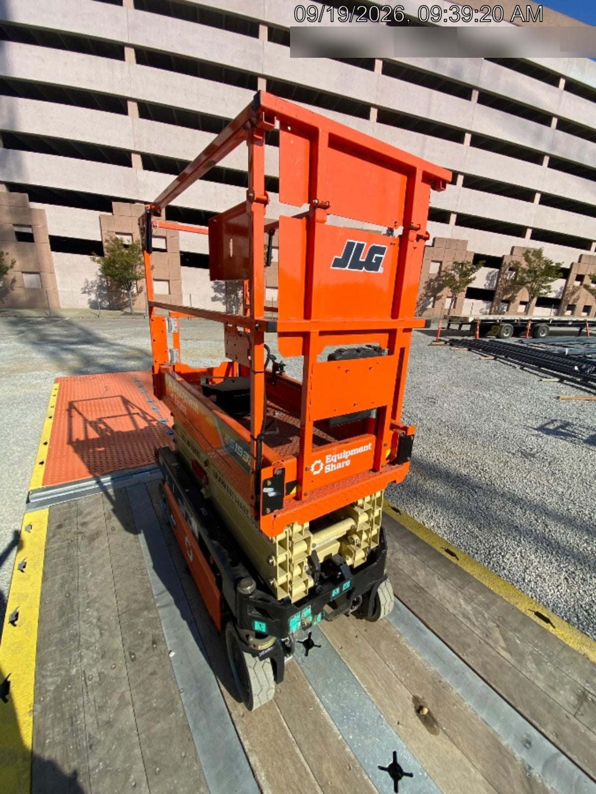 2025 JLG ES1932