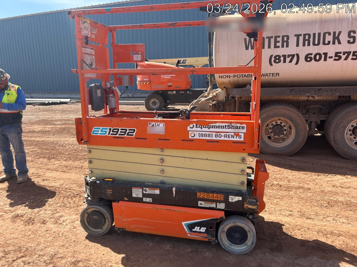2022 JLG ES1932