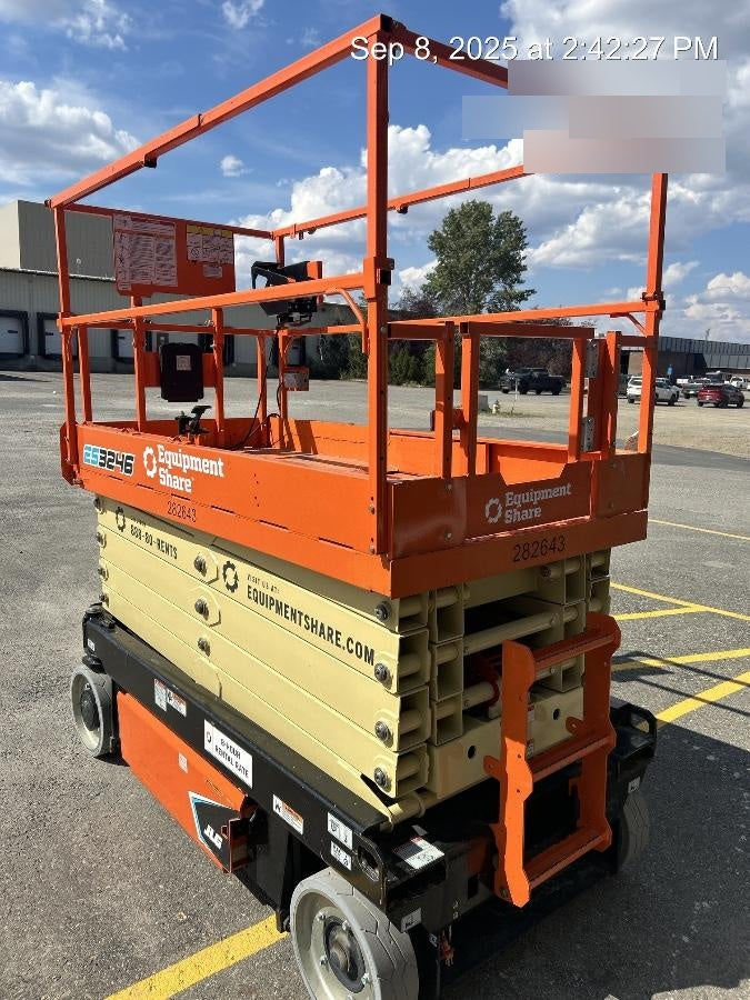 2022 JLG ES3246