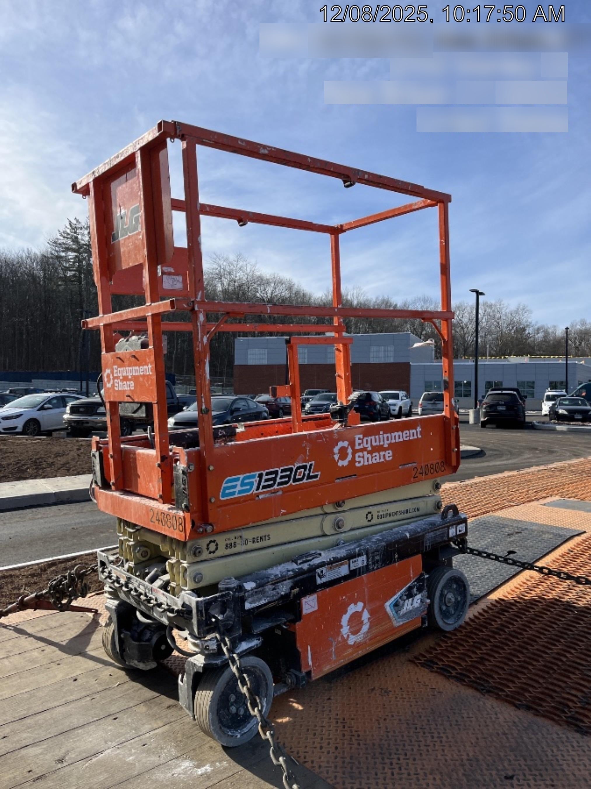 2022 JLG ES1330L