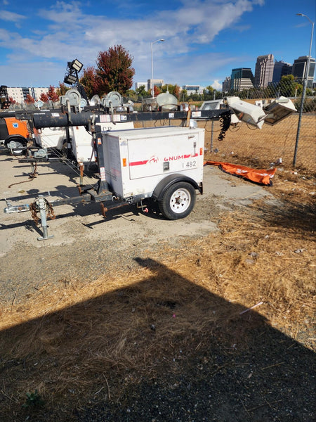 2013 Magnum MLT3060M Magnum Towable Light Tower, 6kW Generator