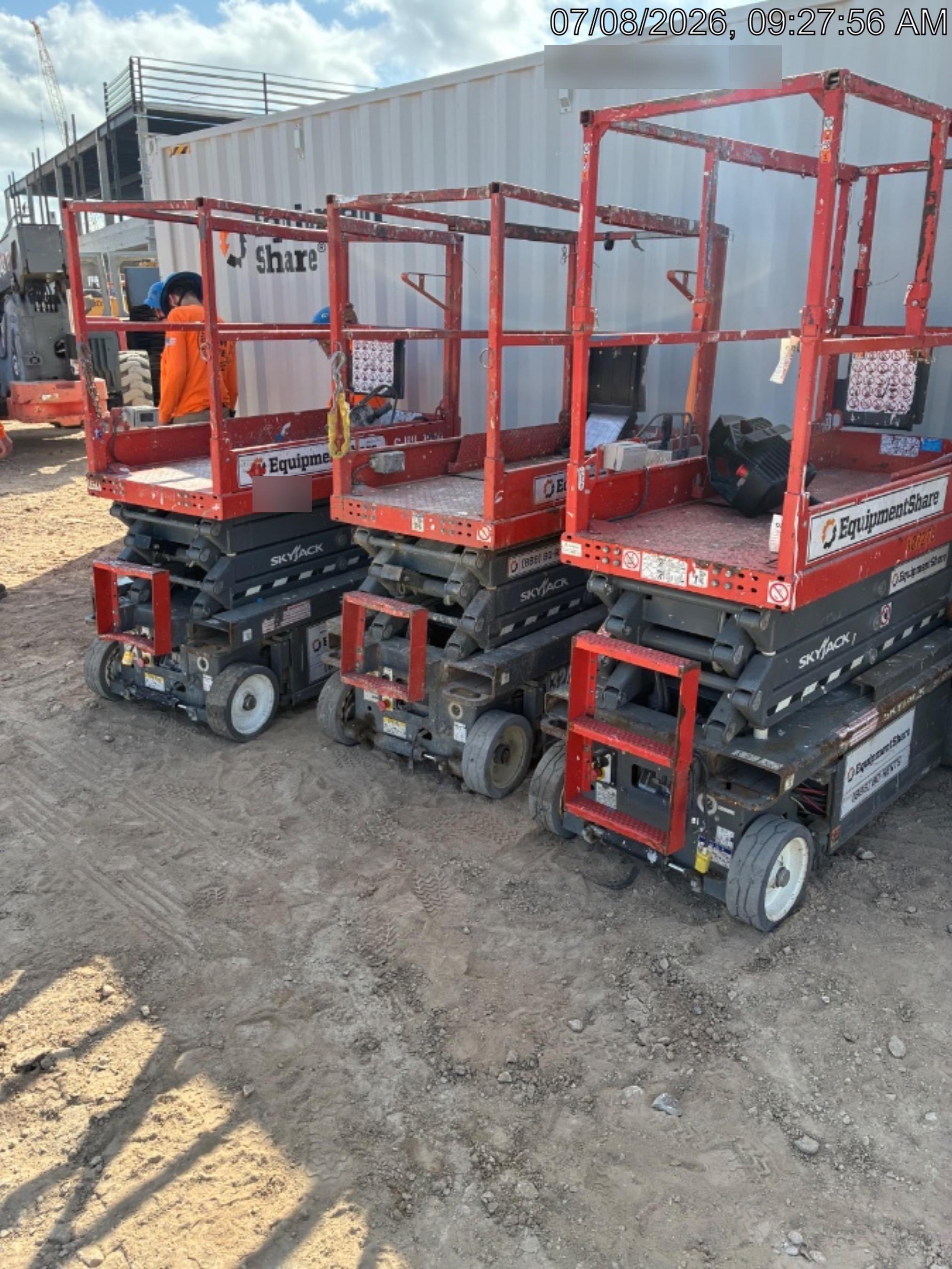 2020 Skyjack SJIII-3219 Solid NM Tires, Half height spring hinged entry gate, Dual Beacons, 800W Inverter
