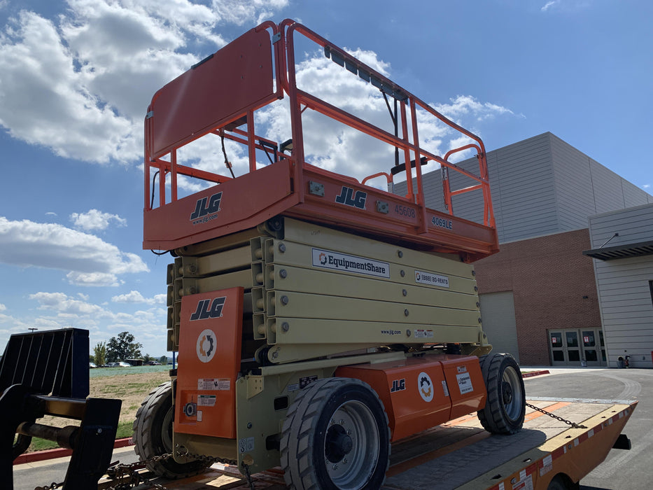 2019 JLG 4069LE