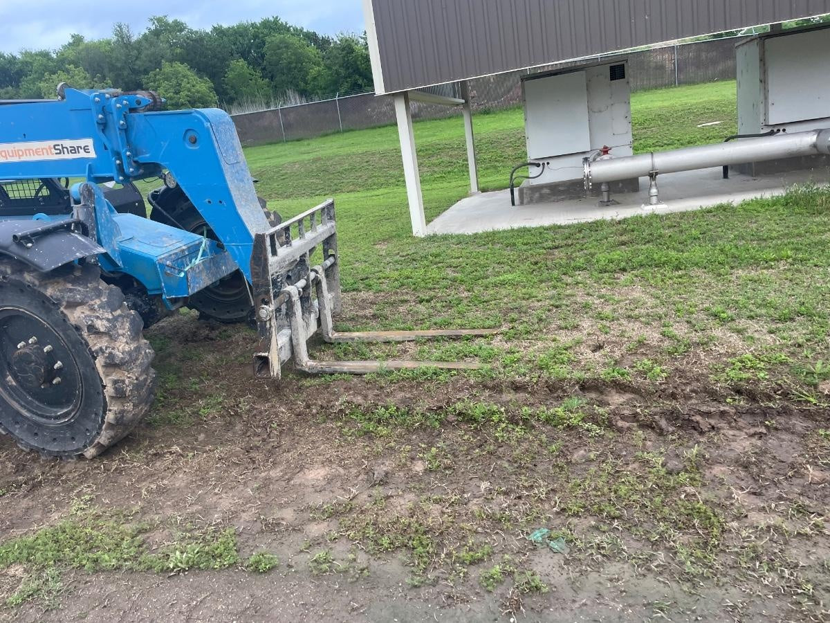 2018 Genie GTH-636 Genie GTH-636 w/Open ROPS, Solid Tires, Work Light/Beacon, 48" Carriage and Forks