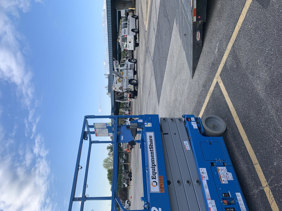 2020 Genie GS-2632 Solid NM Tires, Folding Rails with Half-Height Swing Gate, Beacon