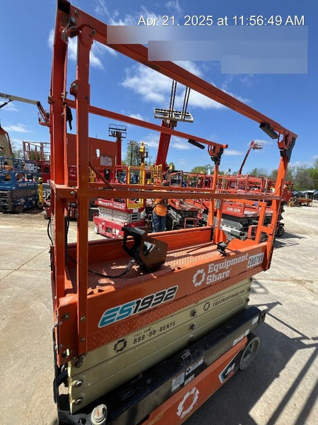 2022 JLG ES1932