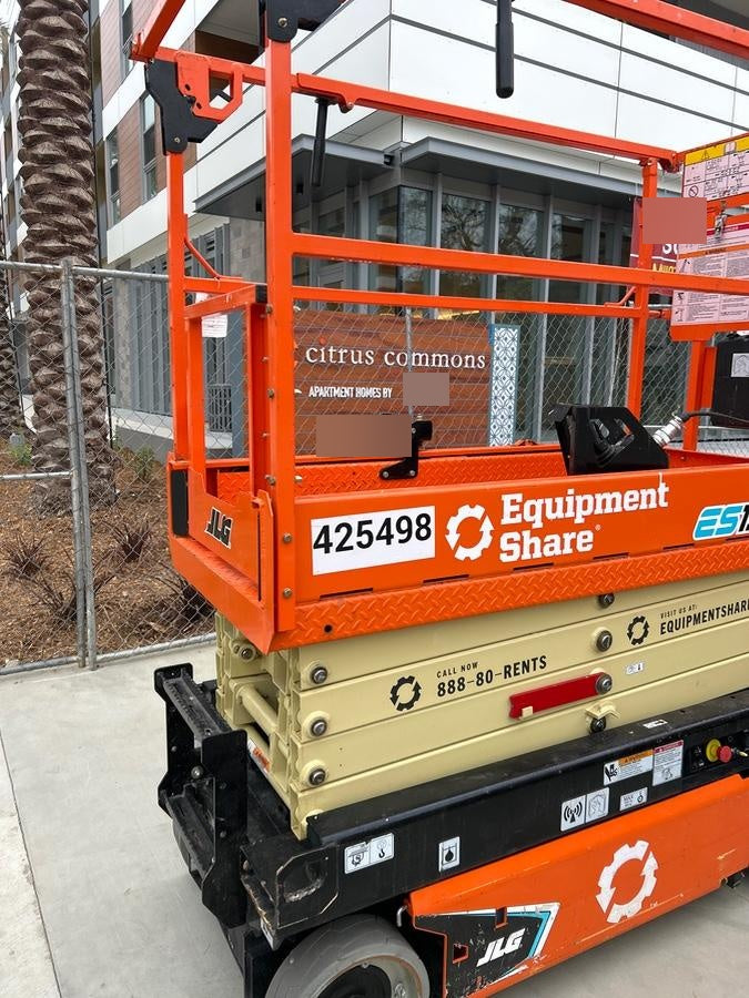 2024 JLG ES1932