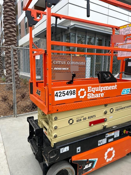 2024 JLG ES1932