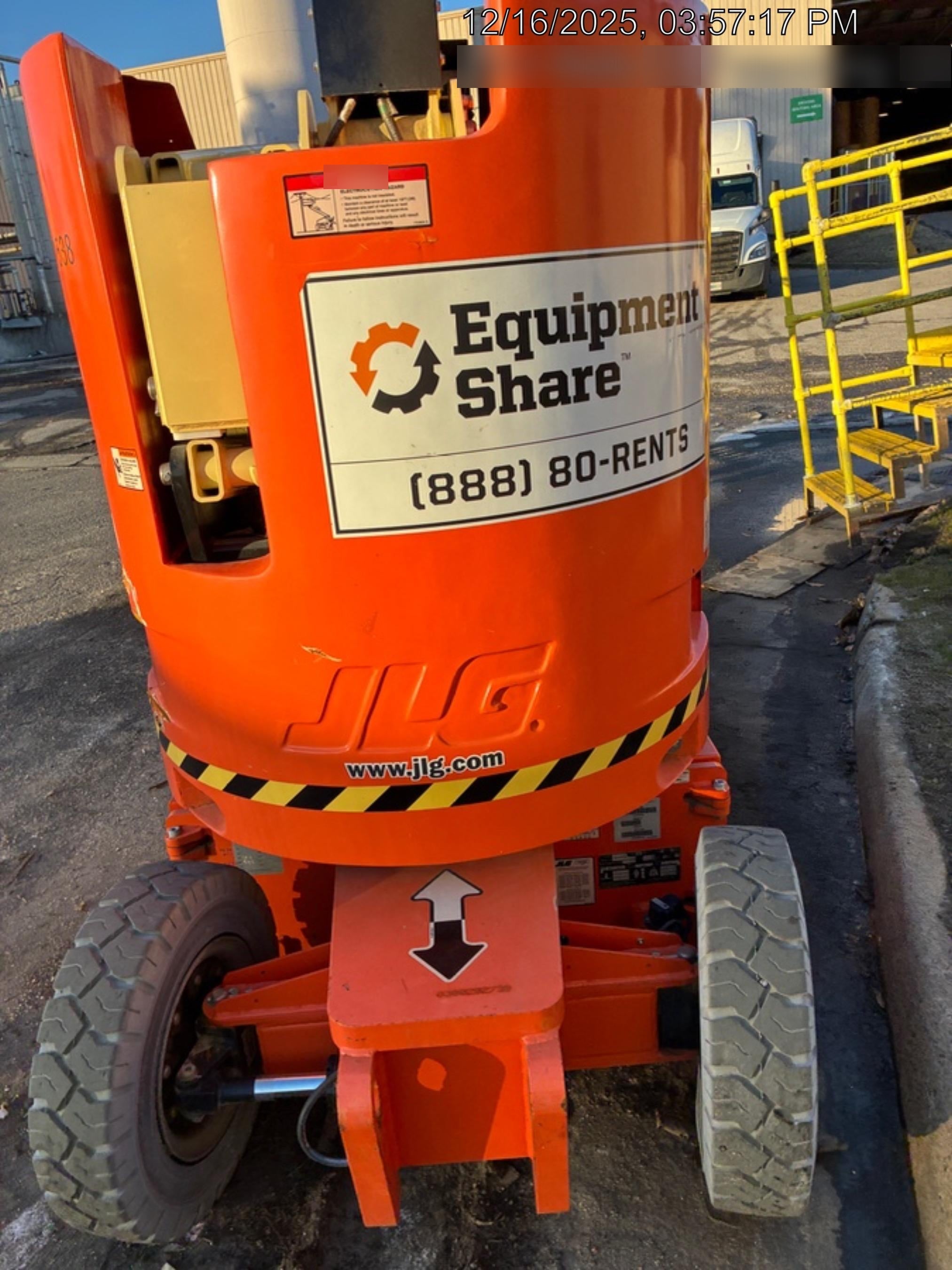 2022 JLG E300AJP