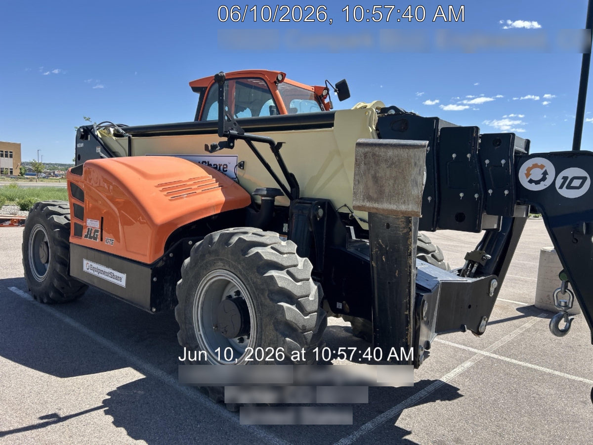2022 JLG 1075