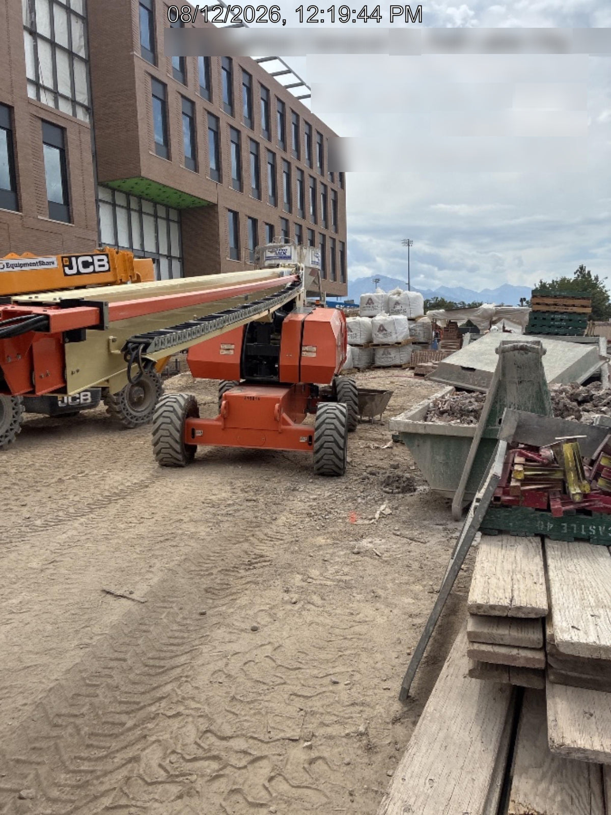 2023 JLG 860SJ