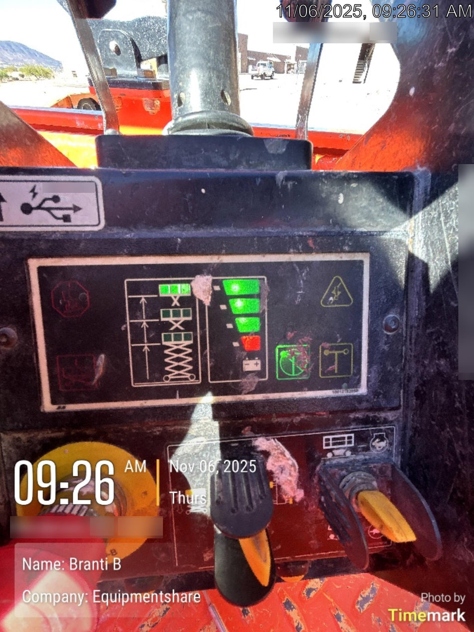 2023 JLG ES2632